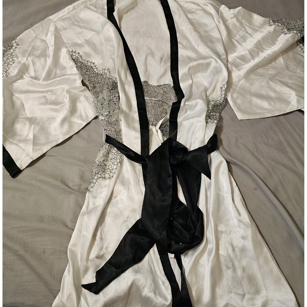Victoria's Secret White Robe With Black Lace One Size